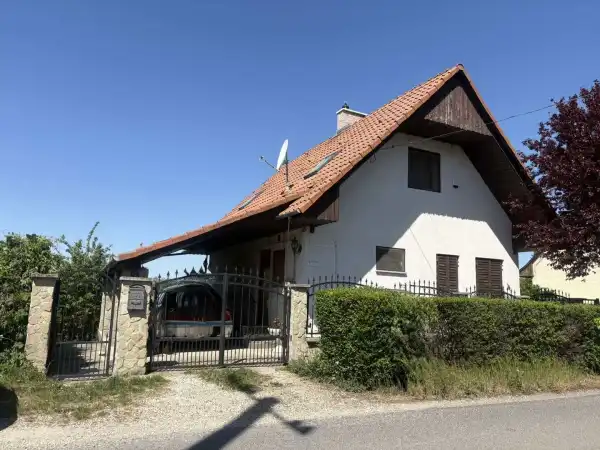 Eladó családi ház, Majosháza 5+1 szoba 138 m² 125 M Ft
