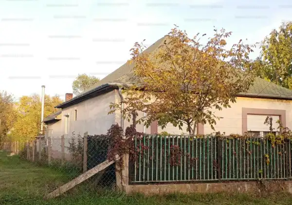 Eladó családi ház, Nagykarácsony 5 szoba 123 m² 18.8 M Ft