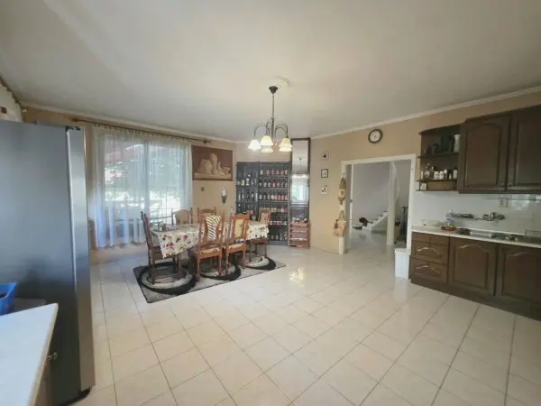 Eladó családi ház, Nagyvenyim 4 szoba 176 m² 89.9 M Ft
