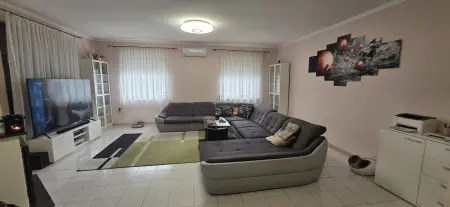 eladó családi ház, Nagyvenyim