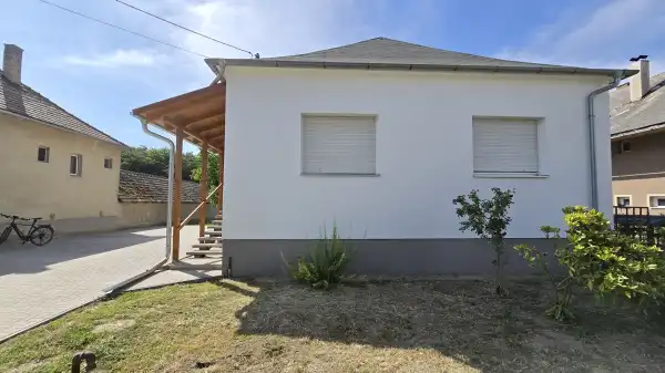 Eladó családi ház, Németkér 4 szoba 142 m² 73 M Ft