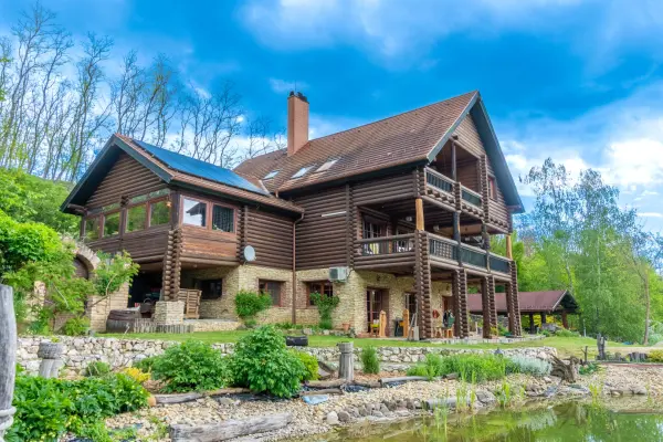 Eladó családi ház, Nőtincs 4 szoba 377 m² 462.8 M Ft