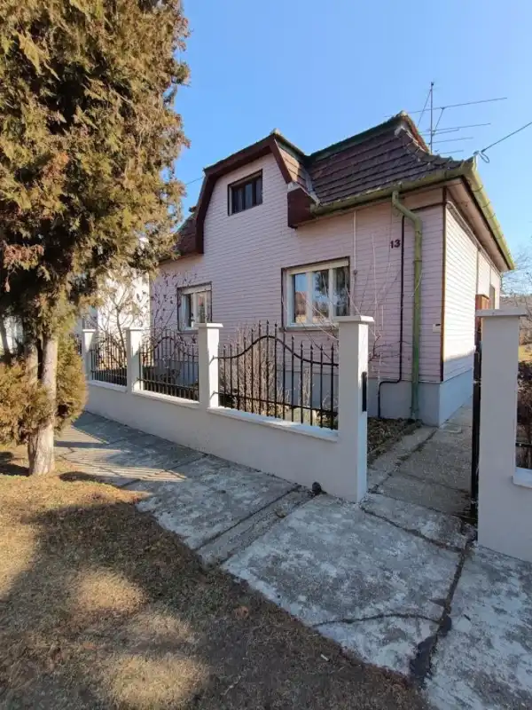 Eladó családi ház, Nyergesújfalu 2 szoba 68 m² 42 M Ft