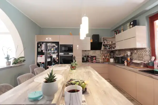 Eladó családi ház, Orosháza 6 szoba 276 m² 99 M Ft