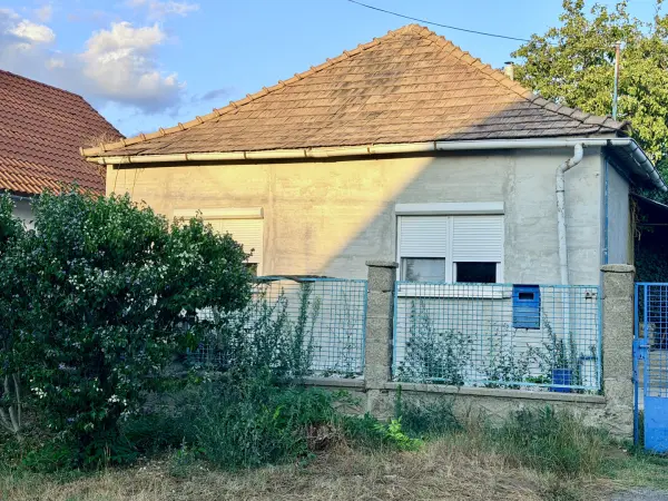 Eladó családi ház, Oroszlány 2+1 szoba 90 m² 40.7 M Ft