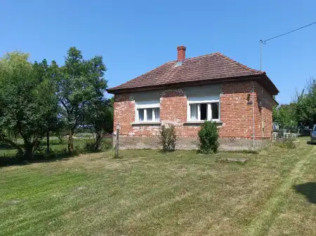 eladó családi ház, Páka