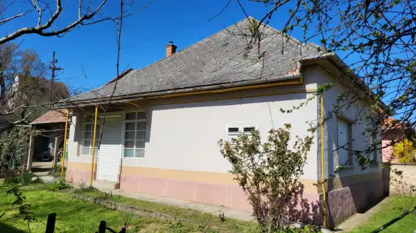 Eladó családi ház, Paks 3 szoba 120 m² 48.9 M Ft