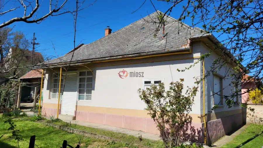 eladó családi ház, Paks