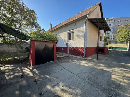 eladó családi ház, Paks