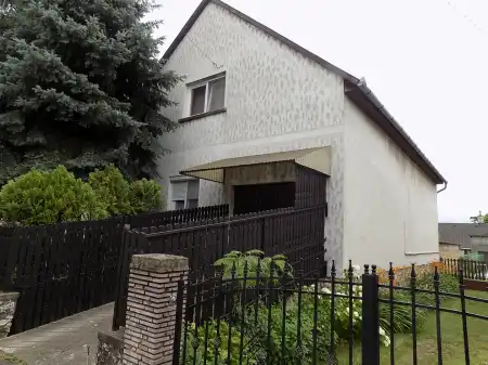 eladó családi ház, Pápa