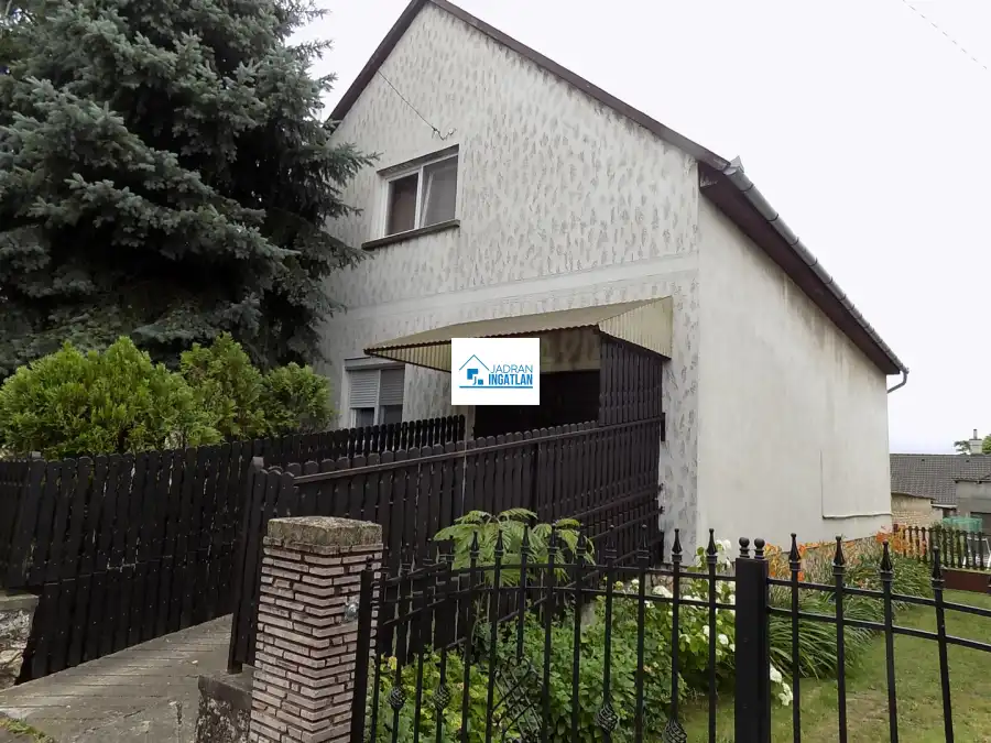 eladó családi ház, Pápa