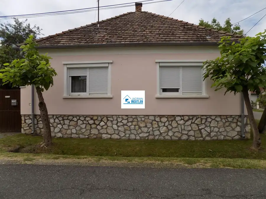 eladó családi ház, Pápa