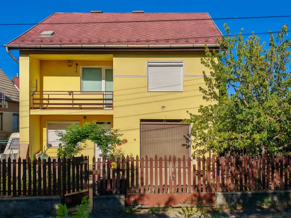 Eladó családi ház, Pécel 5 szoba 174 m² 89.9 M Ft