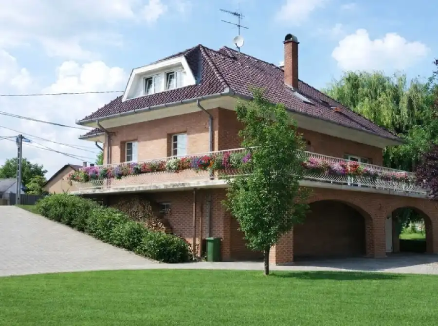 eladó családi ház, Rád