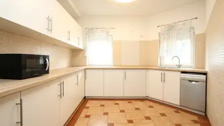eladó családi ház, Rád