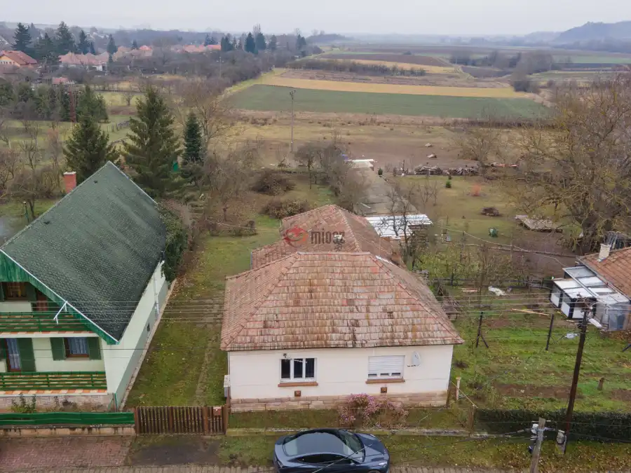 eladó családi ház, Romhány