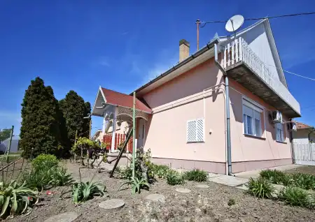 eladó családi ház, Röszke