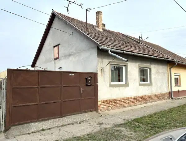Eladó családi ház, Sándorfalva 2 szoba 70 m² 44.9 M Ft
