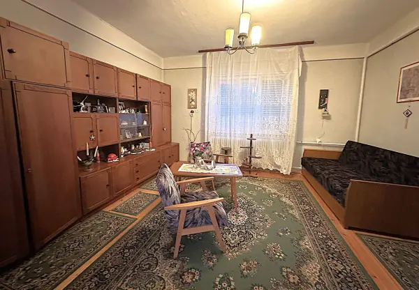 Eladó családi ház, Sándorfalva 2 szoba 112 m² 53.5 M Ft