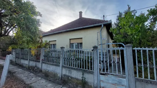 Eladó családi ház, Sarkad 2 szoba 100 m² 12.9 M Ft