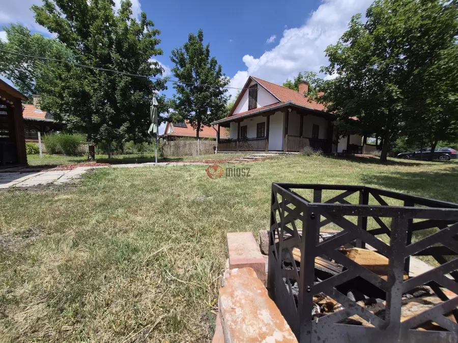 eladó családi ház, Sarud