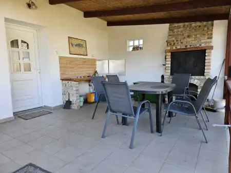 eladó családi ház, Sarud