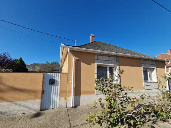 Eladó családi ház, Soltvadkert 3 szoba 210 m² 64.9 M Ft