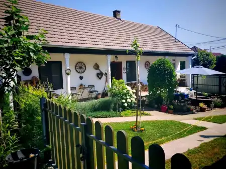 eladó családi ház, Somberek