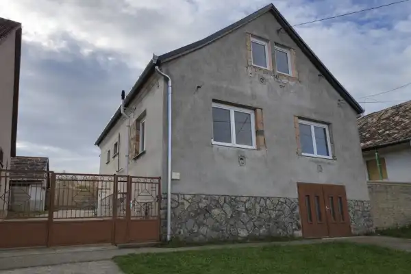 Eladó családi ház, Somberek 8 szoba 202 m² 45 M Ft