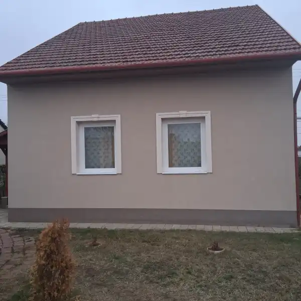 Eladó családi ház, Szeghalom 2 szoba 80 m² 25.95 M Ft