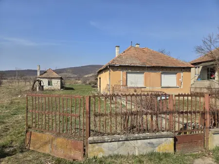 eladó családi ház, Szegi