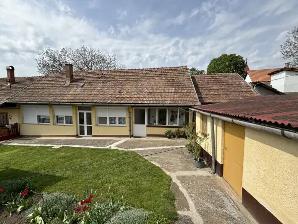 Eladó családi ház, Szokolya 2 szoba 68 m² 44 M Ft