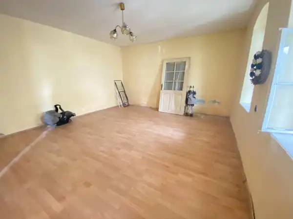 Eladó családi ház, Szőny 2 szoba 74 m² 15 M Ft