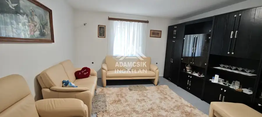 eladó családi ház, Táborfalva