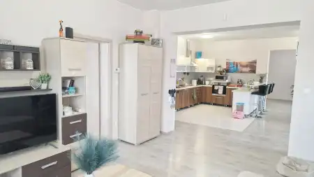 eladó családi ház, Tass