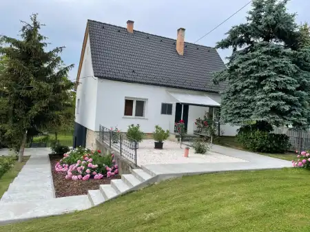 eladó családi ház, Tata