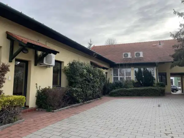 Eladó családi ház, Tata 5 szoba 233 m² 165 M Ft