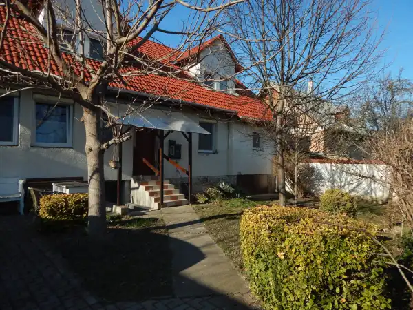 Eladó családi ház, Tata 8 szoba 207 m² 150 M Ft