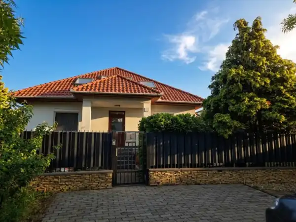 Eladó családi ház, Tata 5+2 szoba 290 m² 199 M Ft