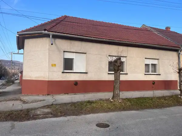 Eladó családi ház, Tatabánya 4 szoba 89 m² 55.9 M Ft