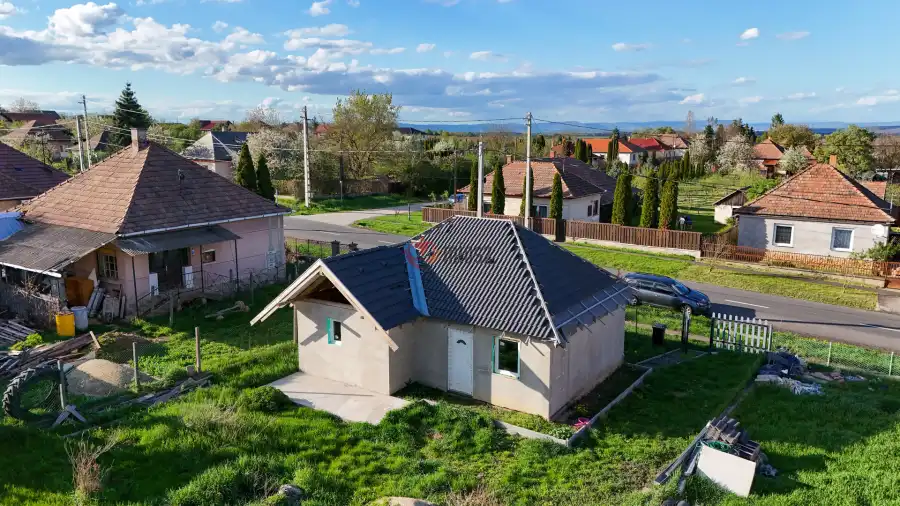 eladó családi ház, Tereske