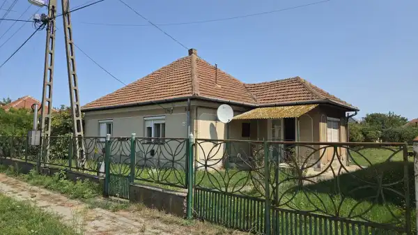 Eladó családi ház, Tiszalúc 2+1 szoba 93 m² 8.5 M Ft