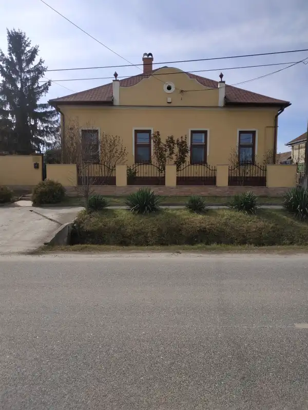 Eladó családi ház, Tóalmás 4 szoba 153 m² 107 M Ft