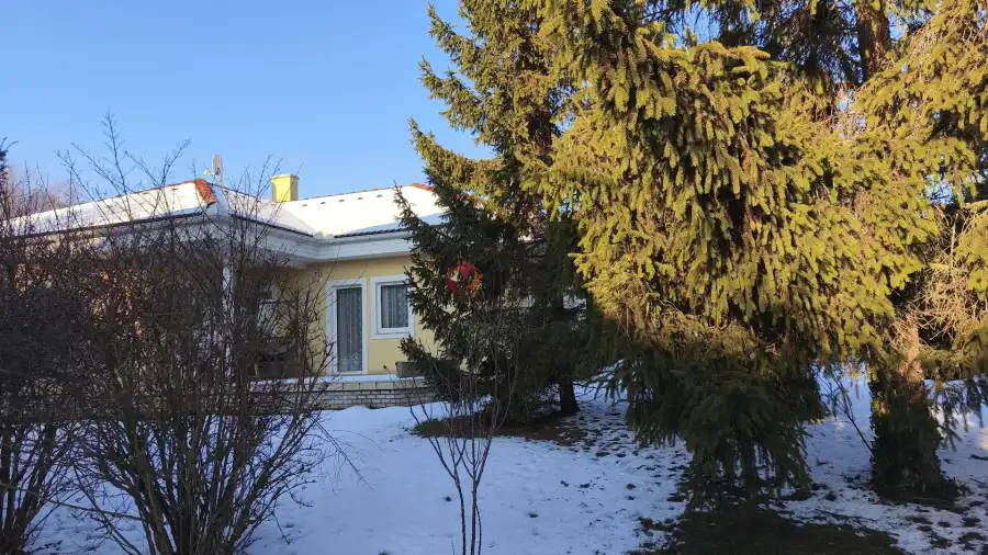 eladó családi ház, Tök