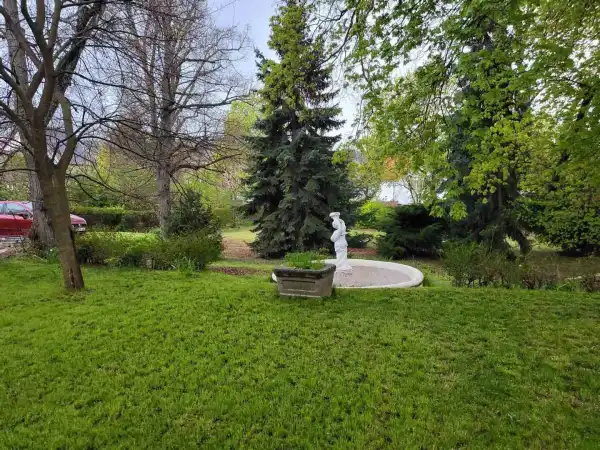 Eladó családi ház, Törökbálint 5+5 szoba 360 m² 682.5 M Ft