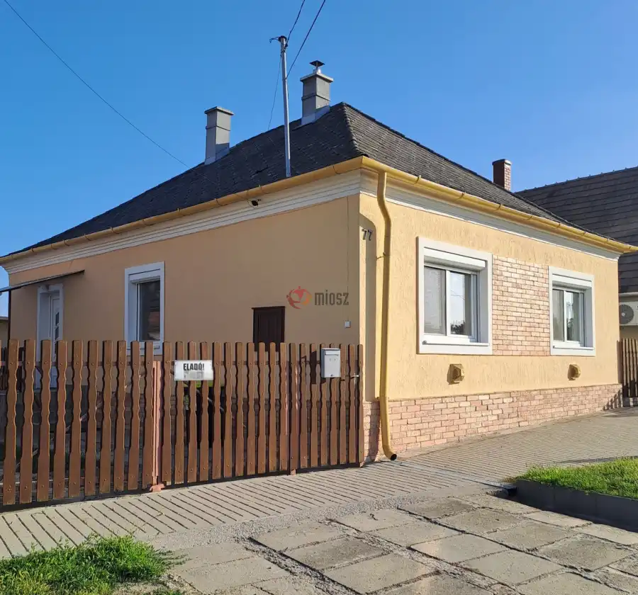 eladó családi ház, Újbarok