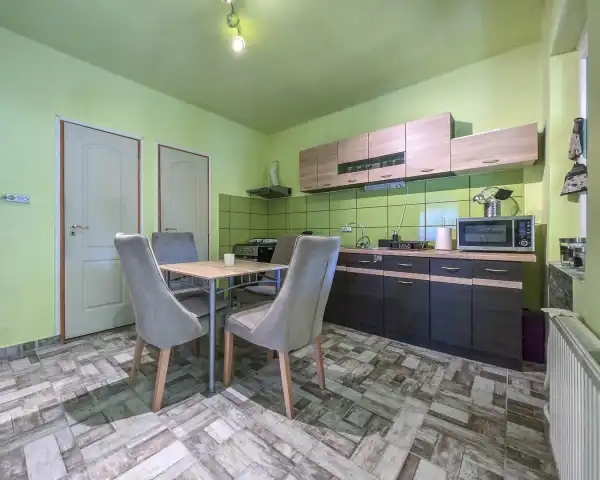 Eladó családi ház, Újkér 2 szoba 160 m² 49.9 M Ft