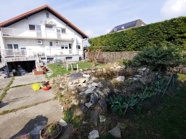 Eladó családi ház, Üröm 7 szoba 250 m² 125 M Ft