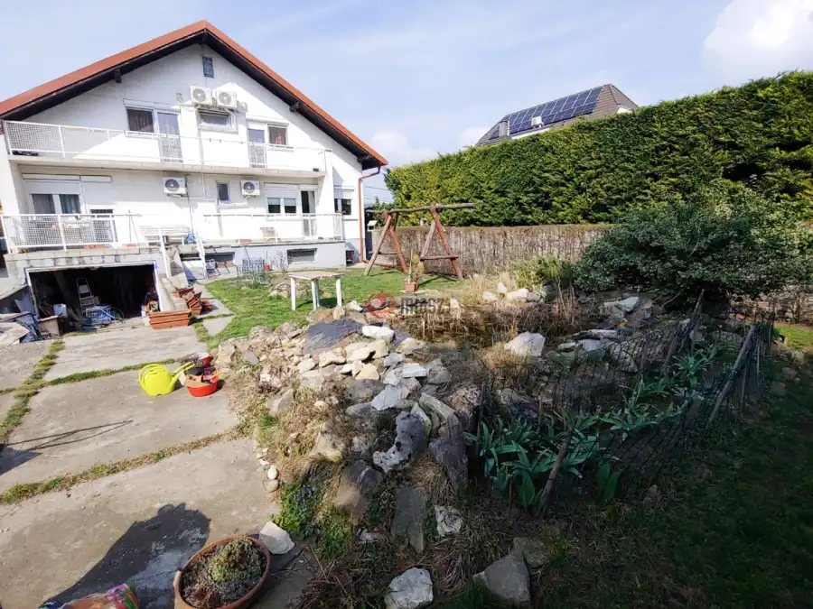 eladó családi ház, Üröm