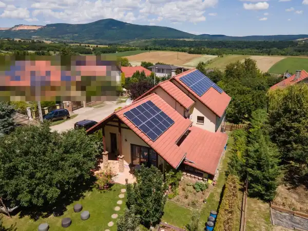 Eladó családi ház, Vác 7 szoba 204 m² 165 M Ft